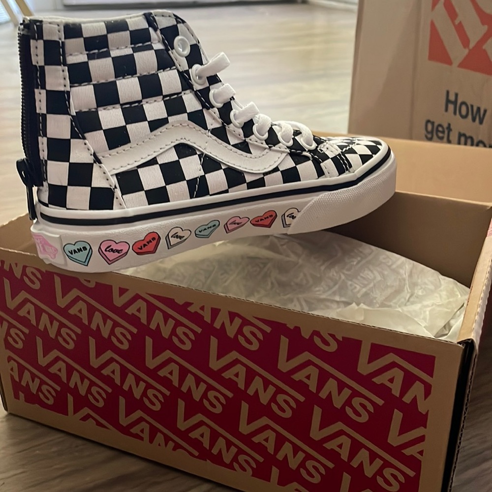 Candy heart toddler vans !